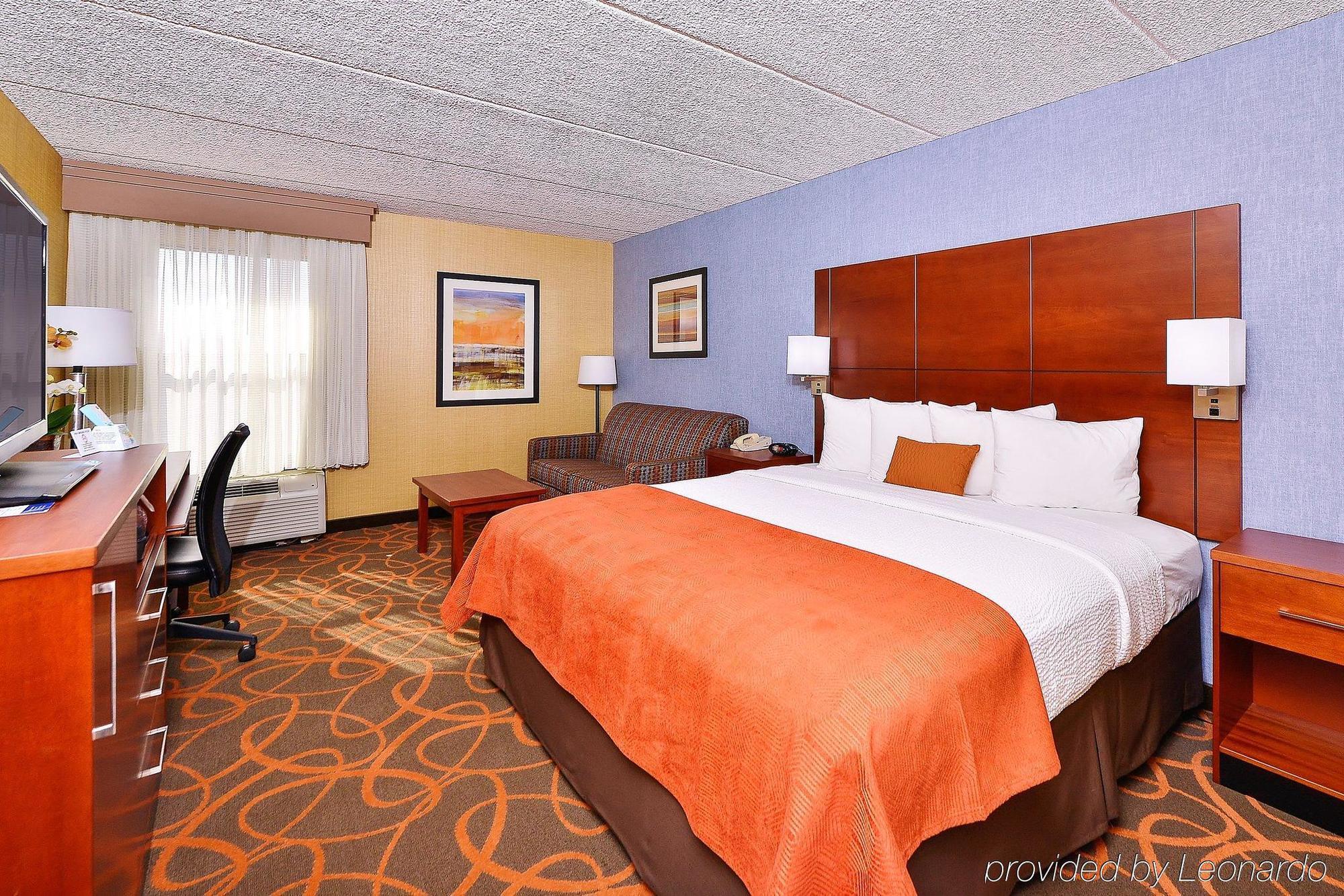 Best Western Plus Fresno Airport Hotel Buitenkant foto