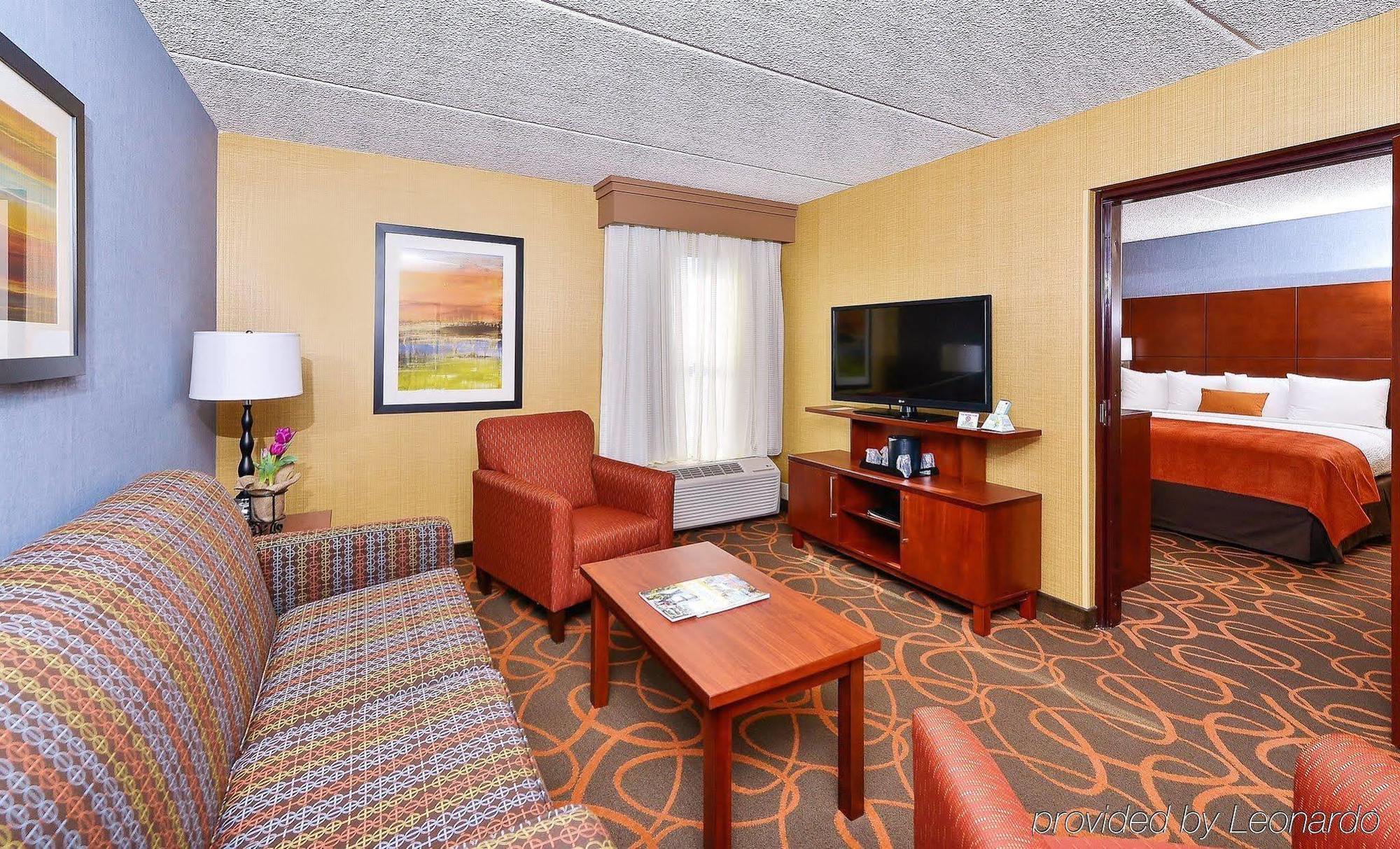 Best Western Plus Fresno Airport Hotel Buitenkant foto