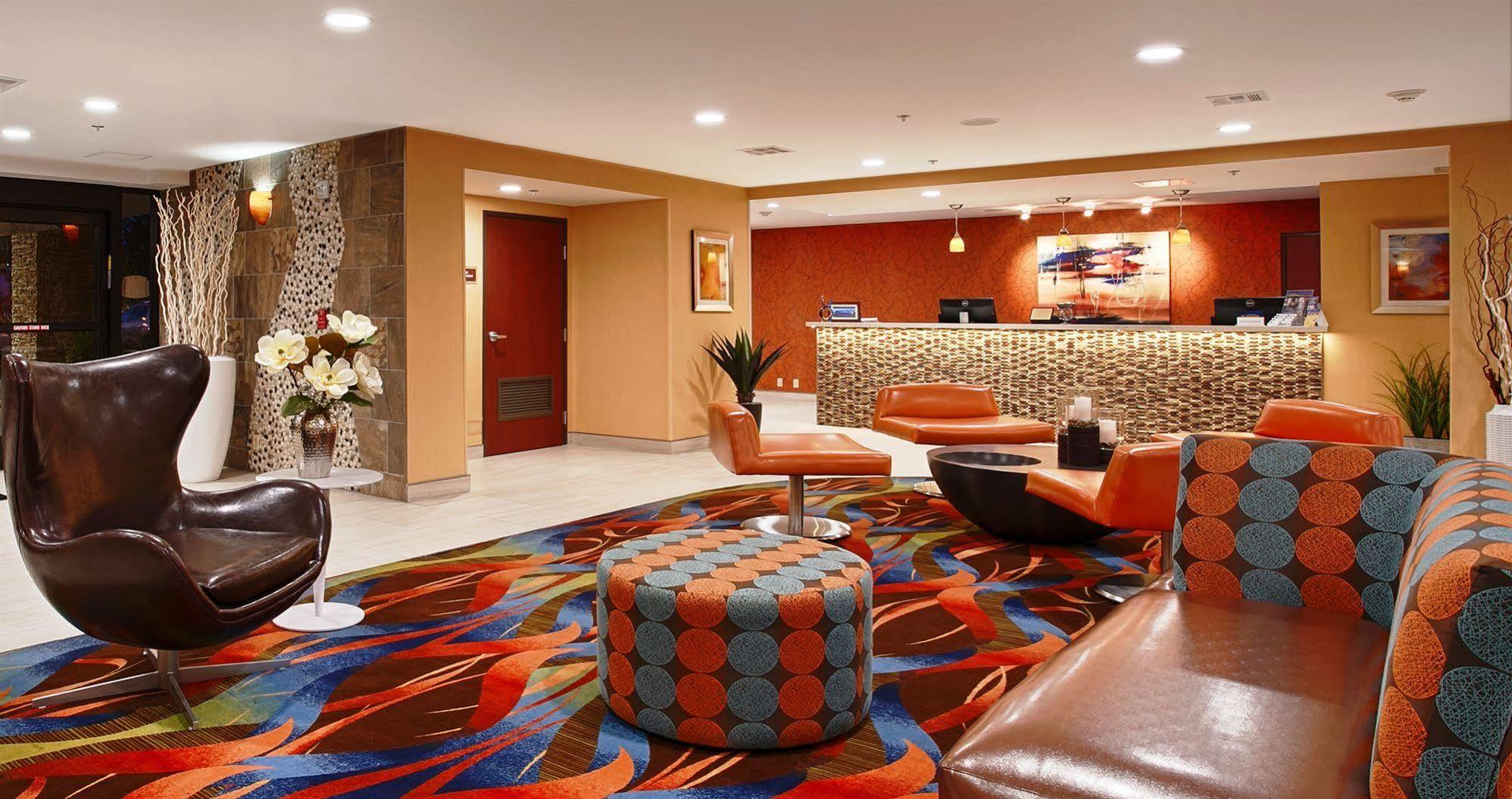 Best Western Plus Fresno Airport Hotel Buitenkant foto